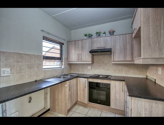 2 BEDROOM DUPLEX RENTED IN WILGEHEUWEL